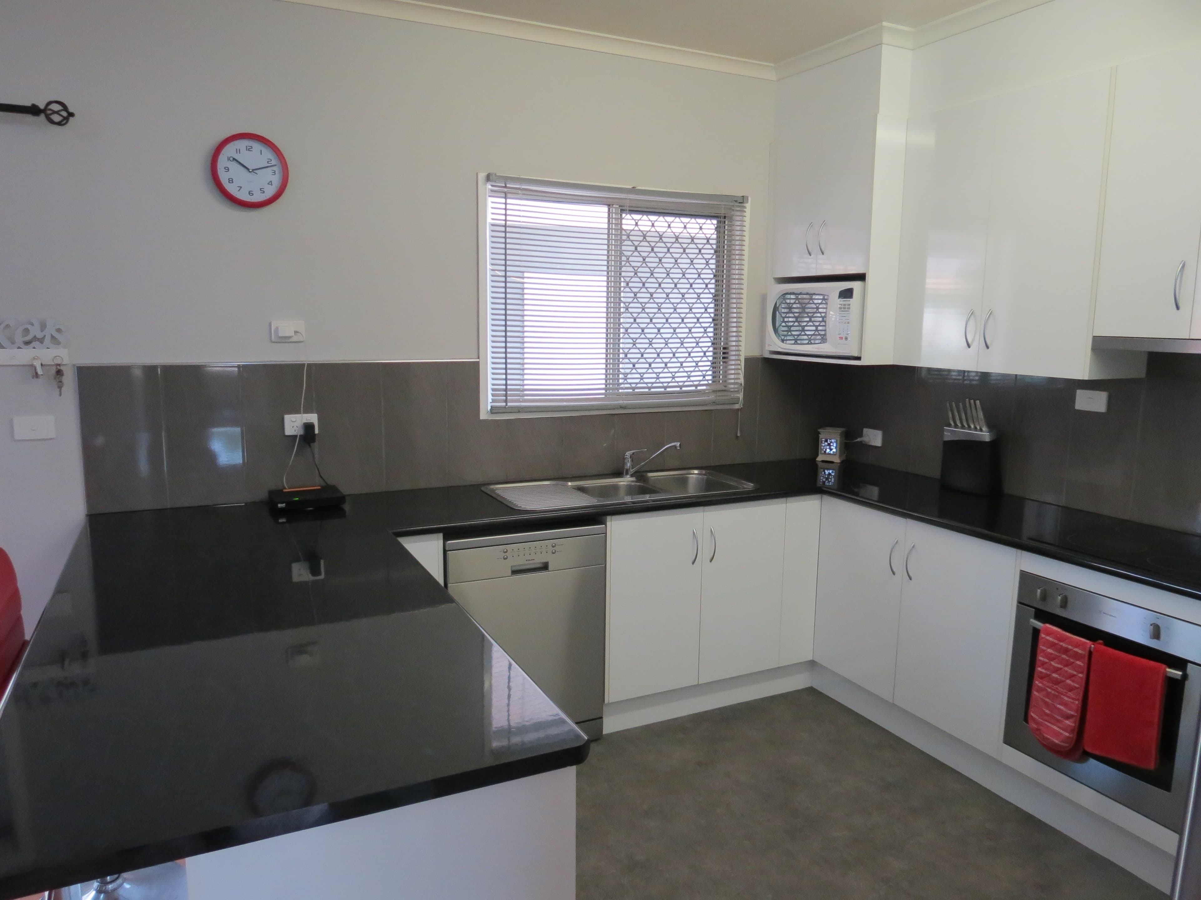 17 Garnet Street, Emerald QLD 4720, Emerald - Thumbnail 2