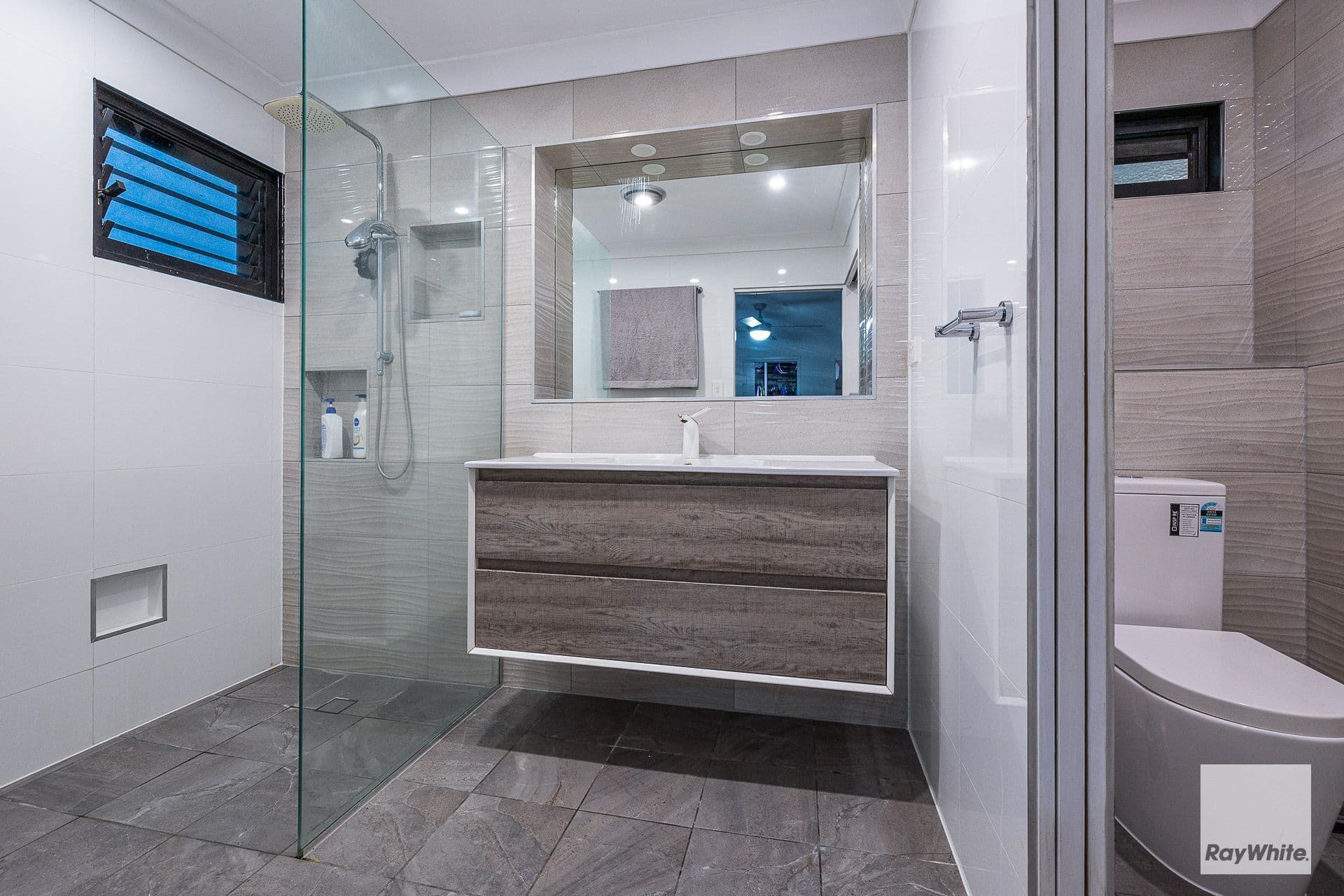 24 Vine Street, Redland Bay QLD 4165, Redland Bay - Thumbnail 6
