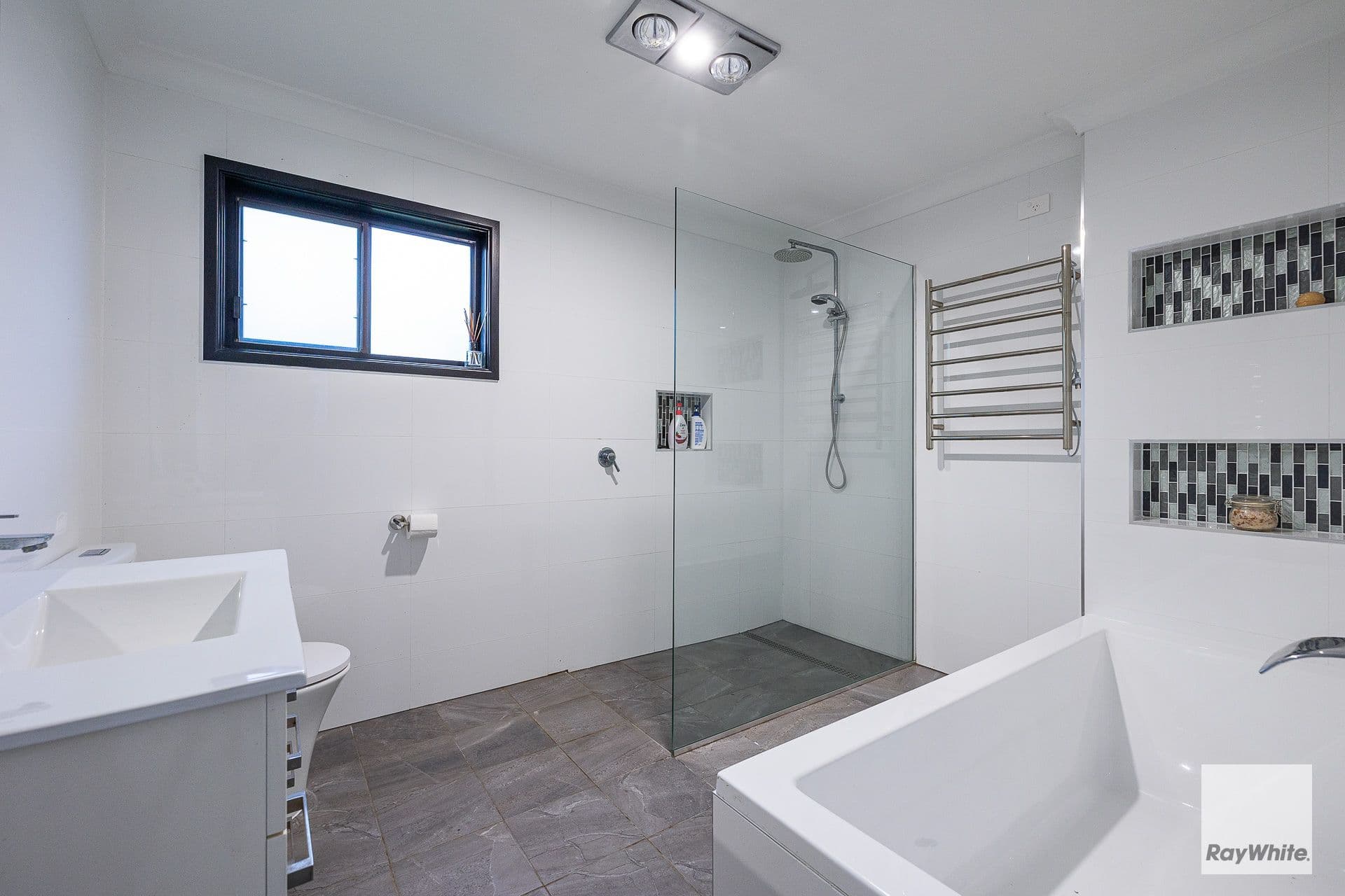 24 Vine Street, Redland Bay QLD 4165, Redland Bay - Thumbnail 7