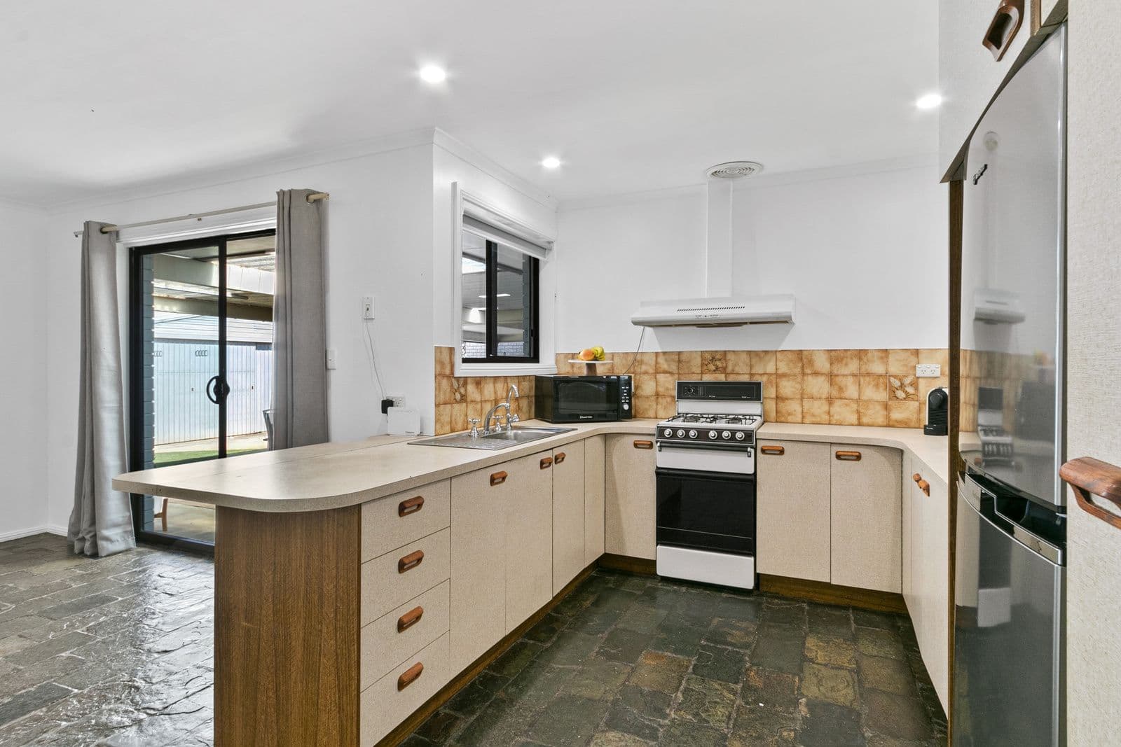 54 Moonta-Wallaroo Road, North Moonta SA 5558, North Moonta - Thumbnail 3