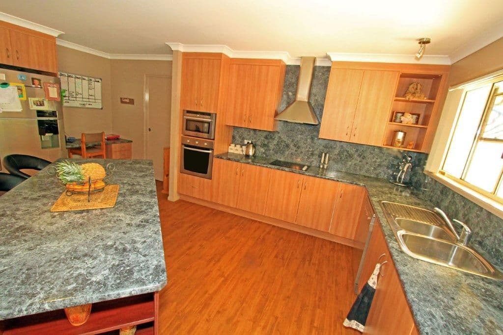 10 Kristie Drive, ROCKYVIEW QLD 4701, Rockyview - Thumbnail 4