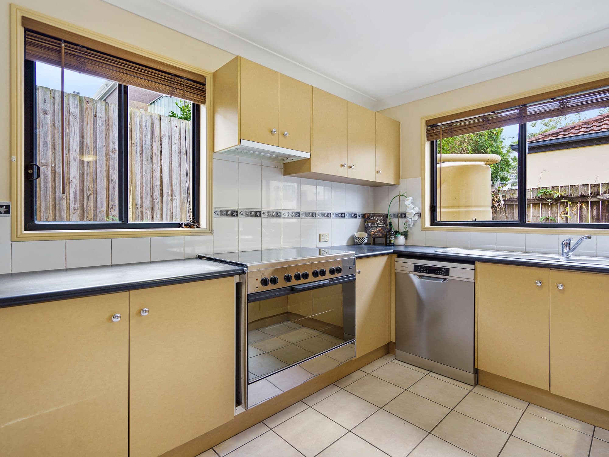 23 Estate Place, Holland Park West QLD 4121, Holland Park West - Thumbnail 6