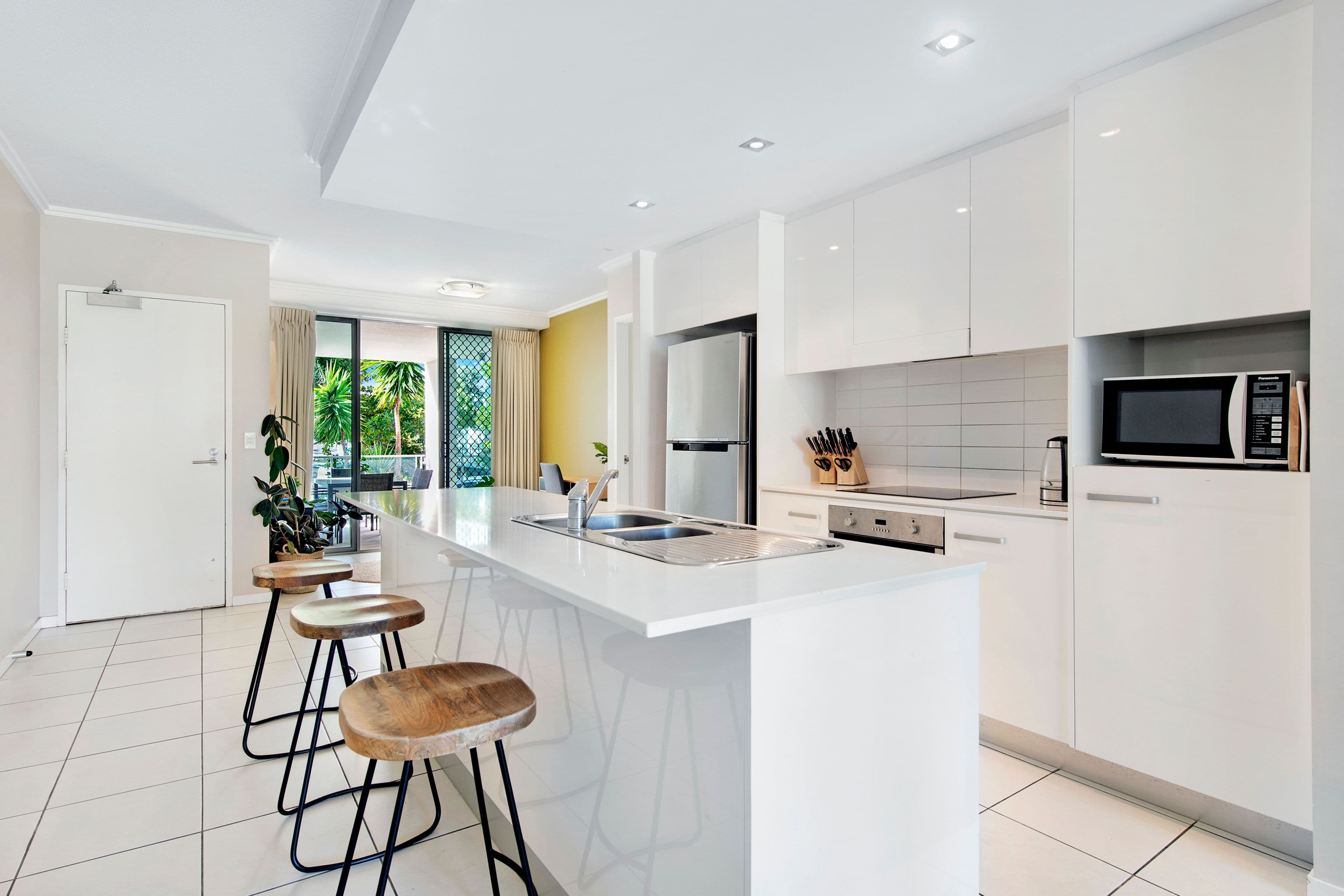 2 Gaven Crescent, Mermaid Beach QLD 4218, Mermaid Beach - Thumbnail 2