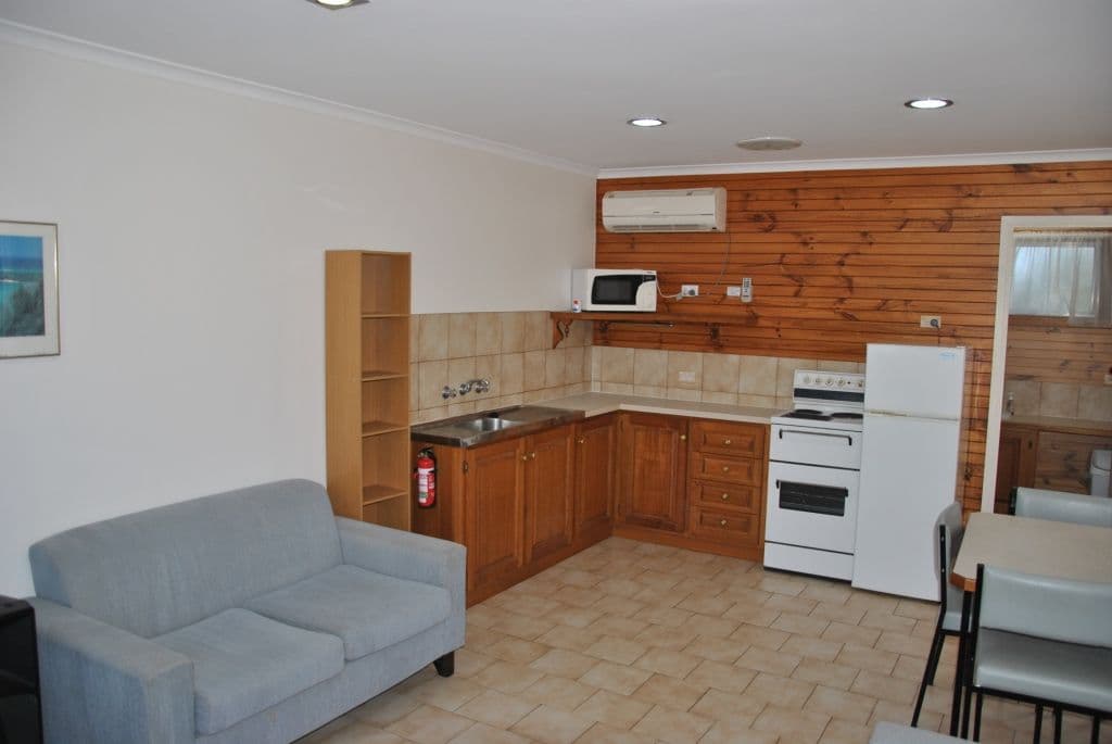 LAKES ENTRANCE VIC 3909, Lakes Entrance - Thumbnail 3