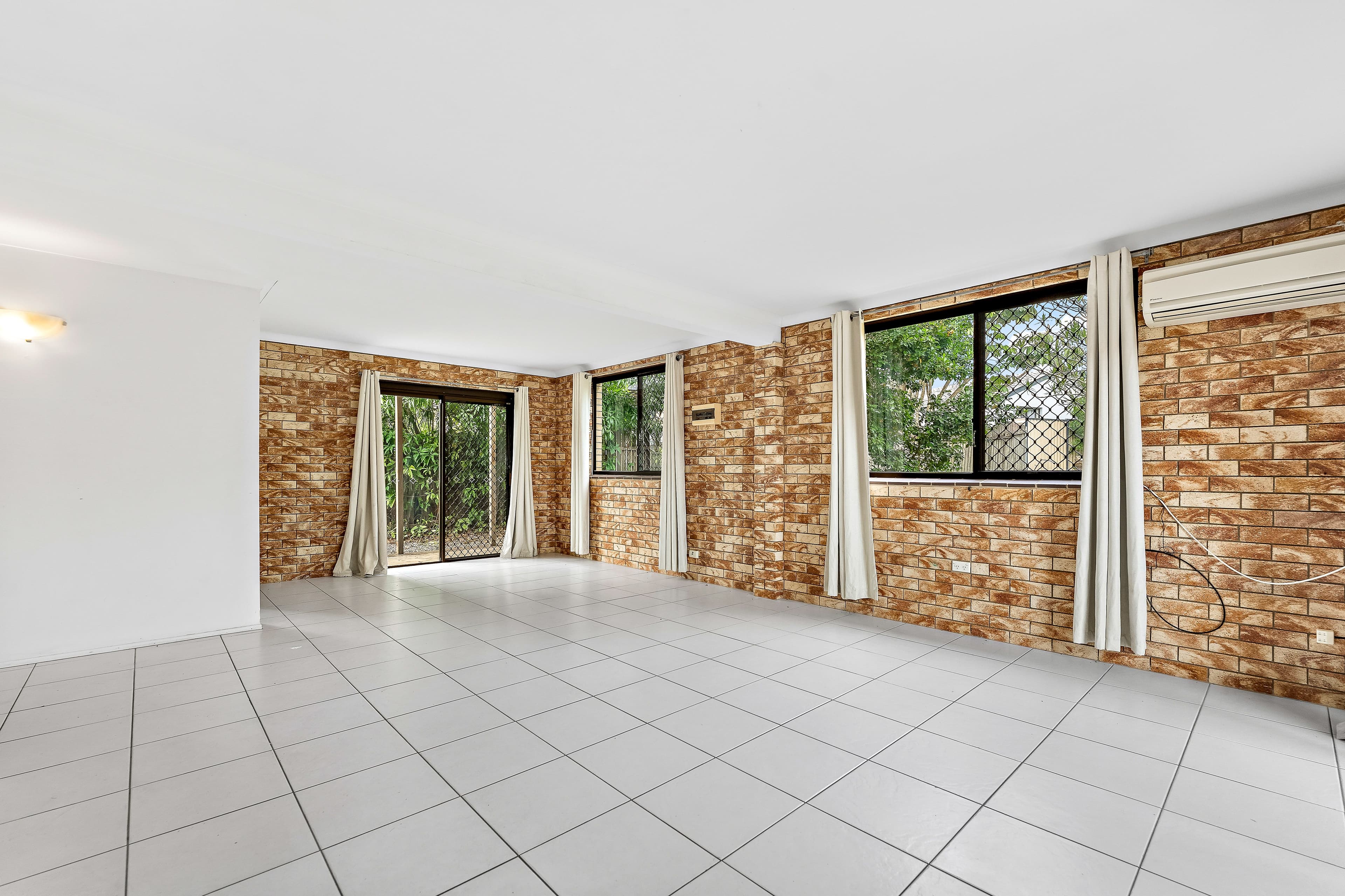 135 Barbaralla Drive, Springwood QLD 4127, Springwood - Thumbnail 6