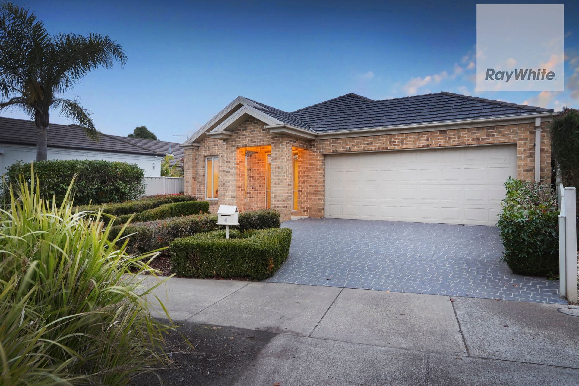 4 Aldercress Close, Craigieburn VIC 3064, Craigieburn - Thumbnail 2