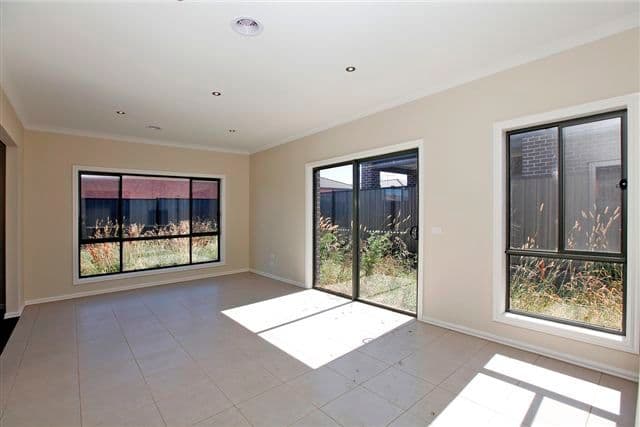 27 Watergum Avenue, CRAIGIEBURN VIC 3064, Craigieburn - Thumbnail 4