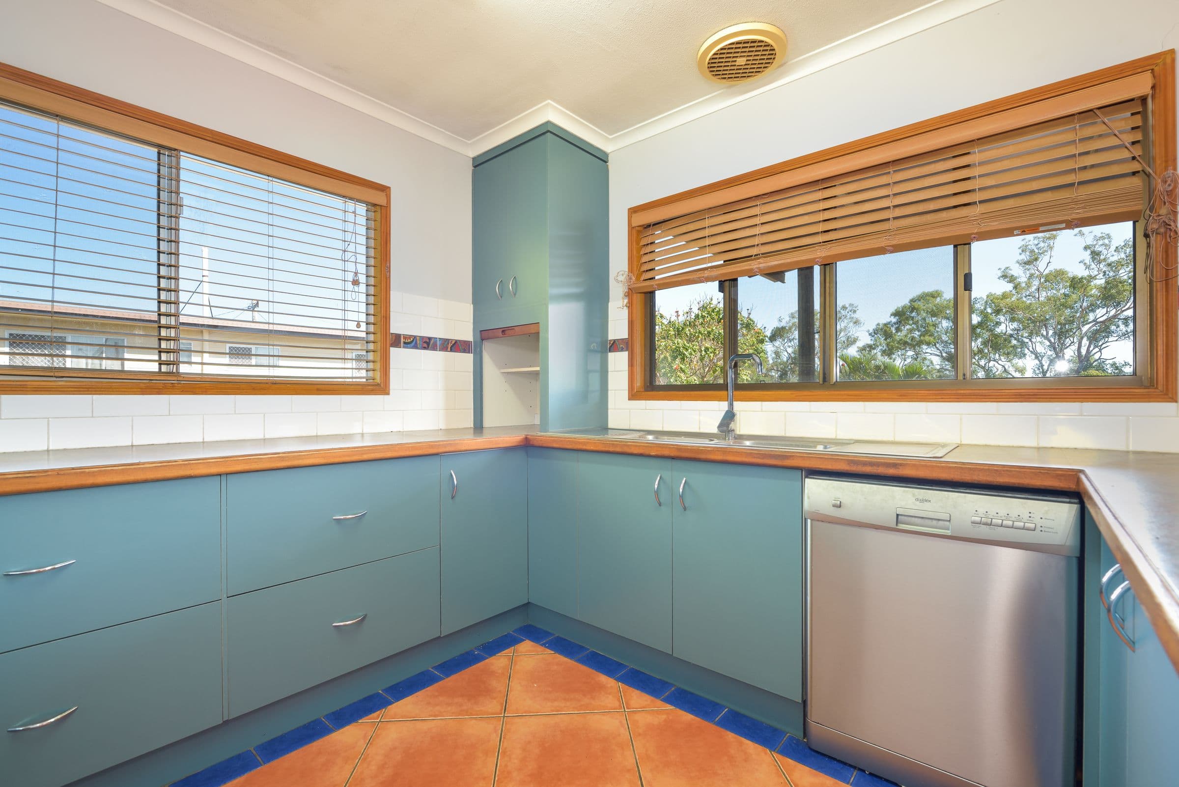 12 Cook Street, West Gladstone QLD 4680, West Gladstone - Thumbnail 6