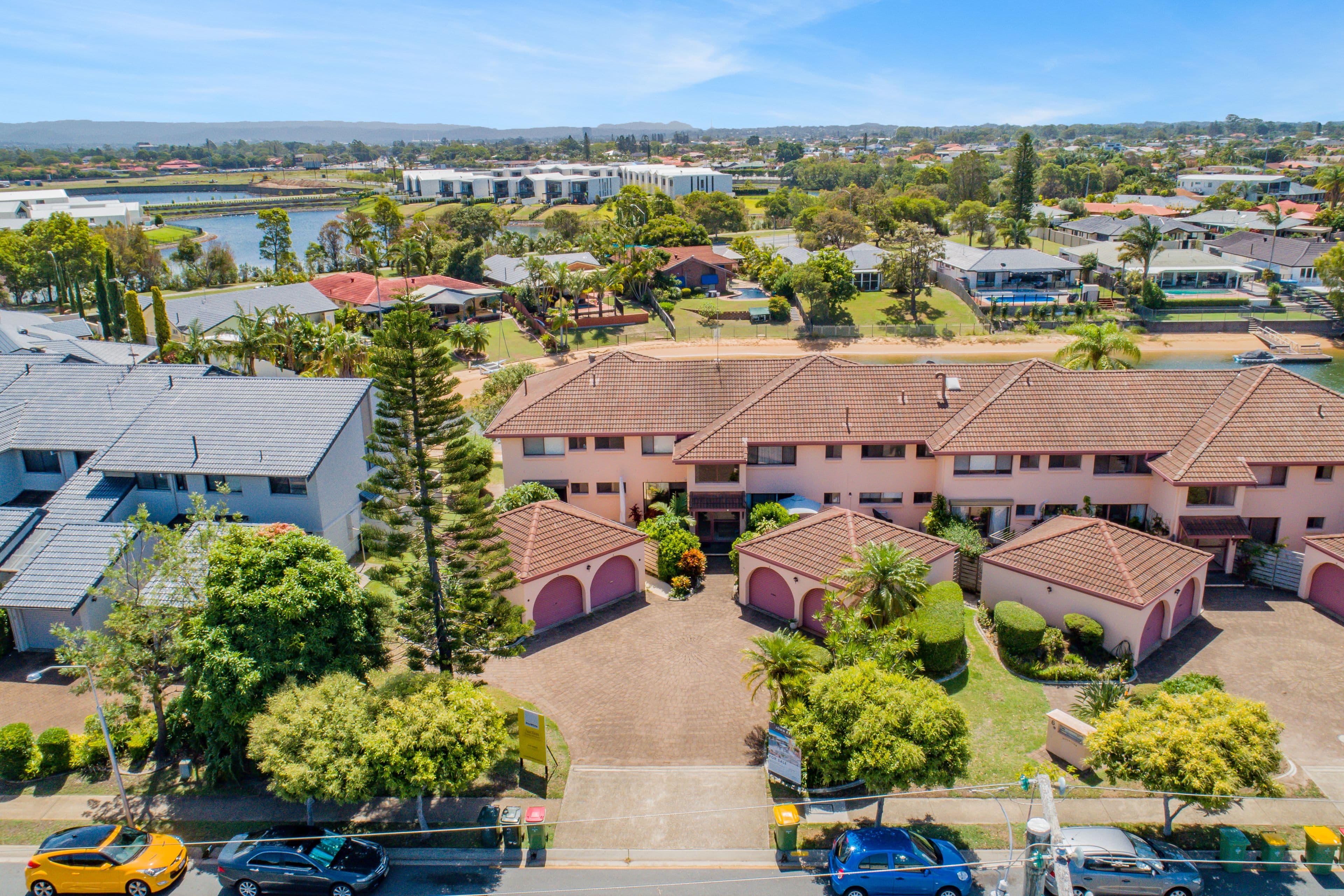 6 Dunlop Court, Mermaid Waters QLD 4218, Mermaid Waters - Thumbnail 3