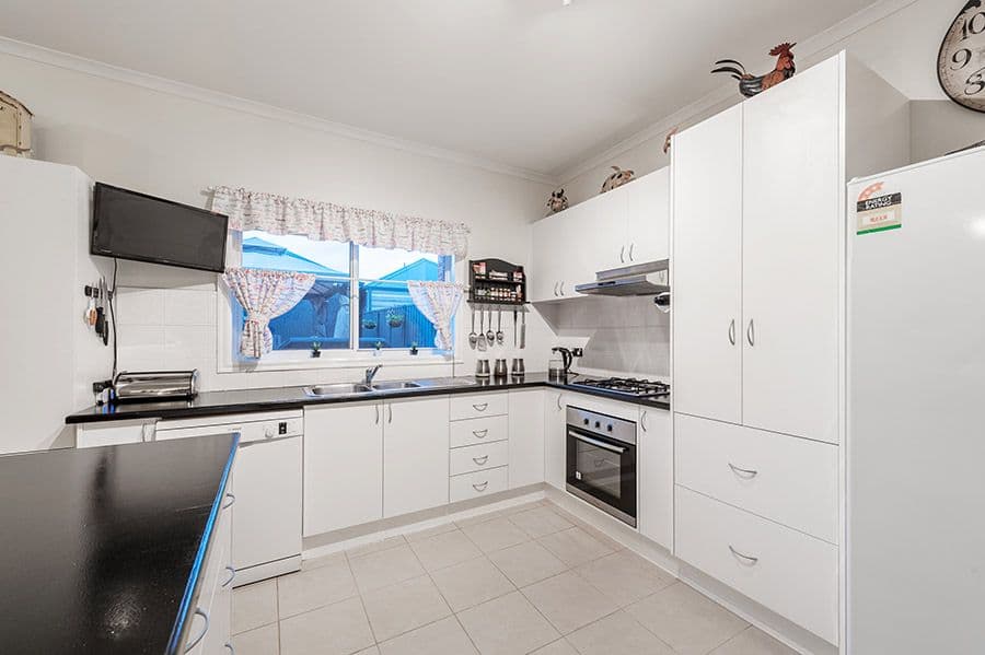 2 Cooma Lane, Craigieburn VIC 3064, Craigieburn - Thumbnail 2