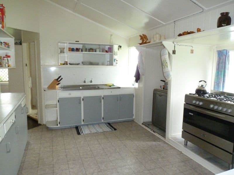 48 Venton Road, SARINA QLD 4737, Sarina - Thumbnail 7