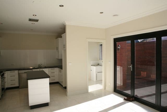 WARRNAMBOOL VIC 3280, Warrnambool - Thumbnail 4