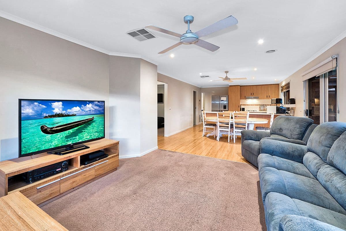 3 Seacombe Place, Cranbourne VIC 3977, Cranbourne - Thumbnail 2