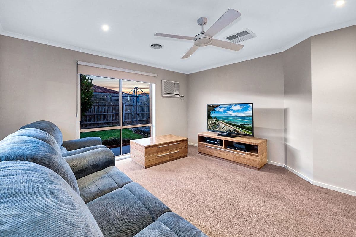3 Seacombe Place, Cranbourne VIC 3977, Cranbourne - Thumbnail 3