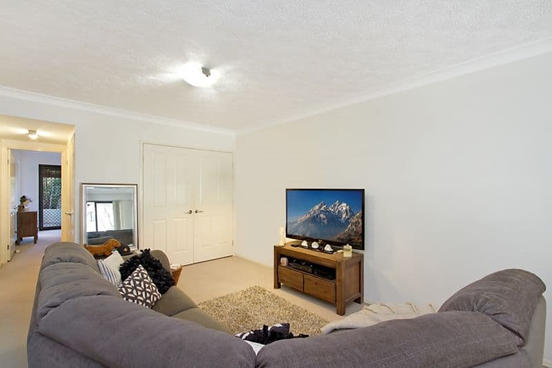 6 Fifth Avenue, BURLEIGH HEADS QLD 4220, Burleigh Heads - Thumbnail 5