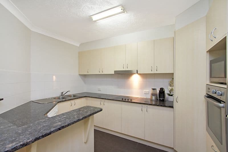 6 Fifth Avenue, BURLEIGH HEADS QLD 4220, Burleigh Heads - Thumbnail 6