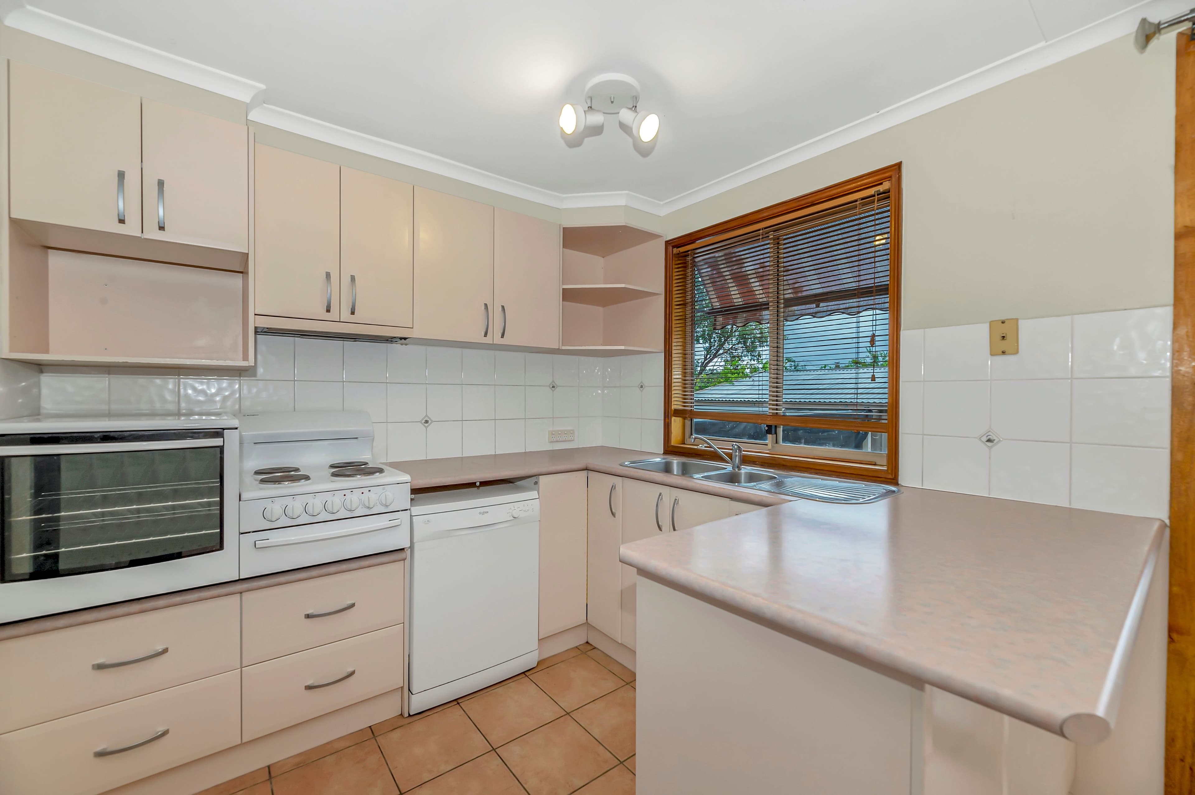 12 Banksia Crescent, Queanbeyan NSW 2620, Queanbeyan - Thumbnail 4
