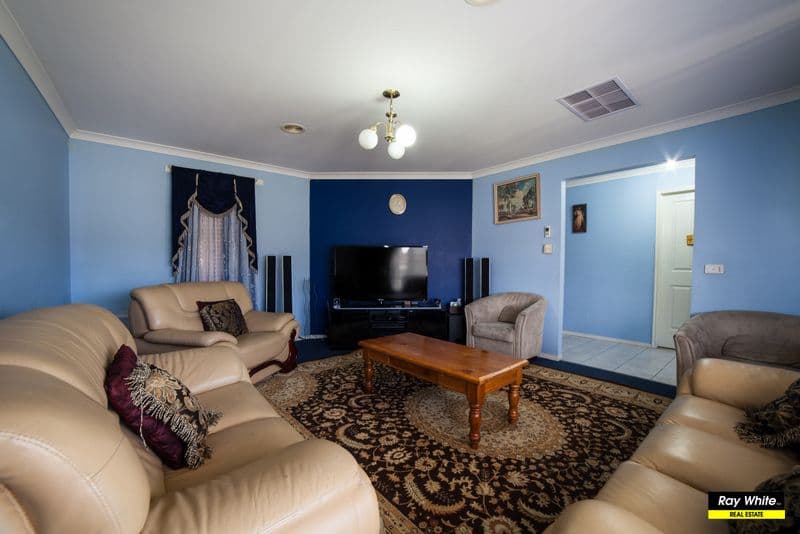 7 Elpara Way, Hampton Park VIC 3976, Hampton Park - Thumbnail 2