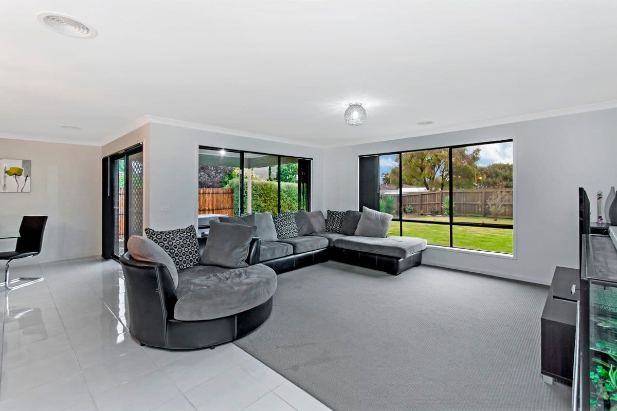 4 Gibson Court, Koroit VIC 3282, Koroit - Thumbnail 2