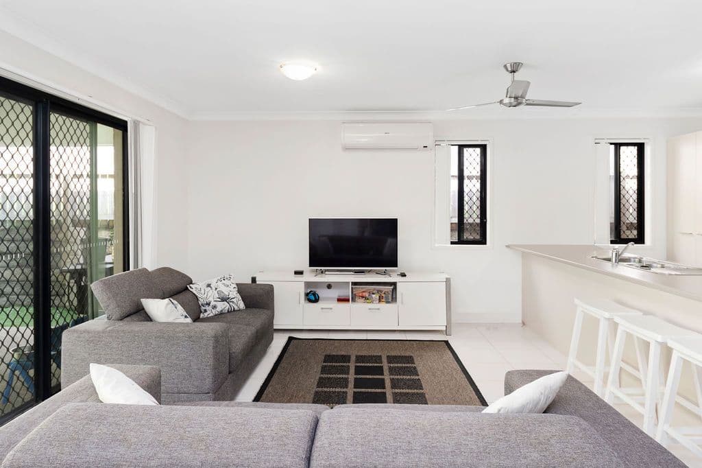 30 Rise Circuit, Pacific Pines QLD 4211, Pacific Pines - Thumbnail 3