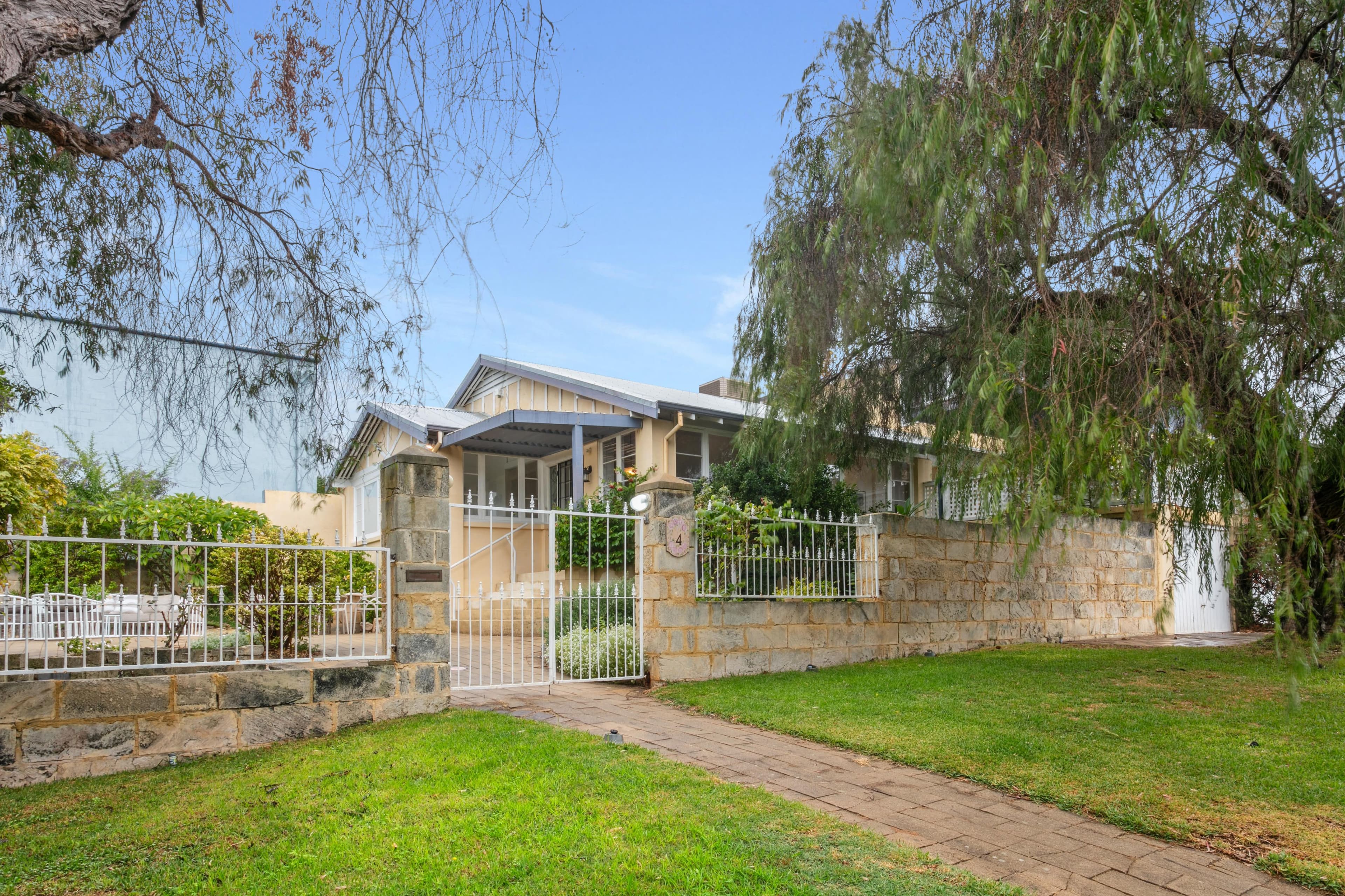4 Chamberlain Street, Cottesloe WA 6011, Cottesloe - Thumbnail 2