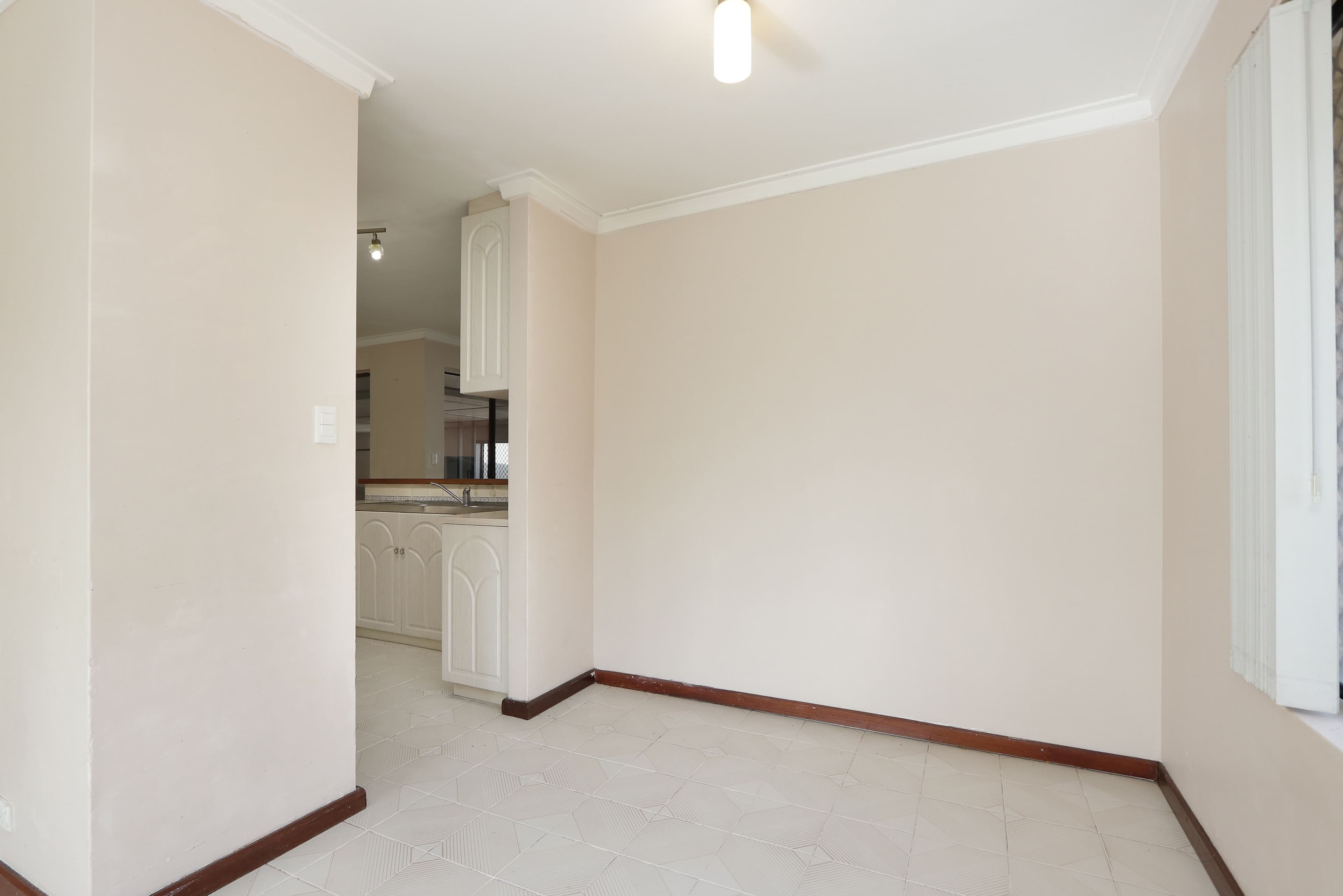 2 Parana Crescent, Beechboro WA 6063, Beechboro - Thumbnail 4