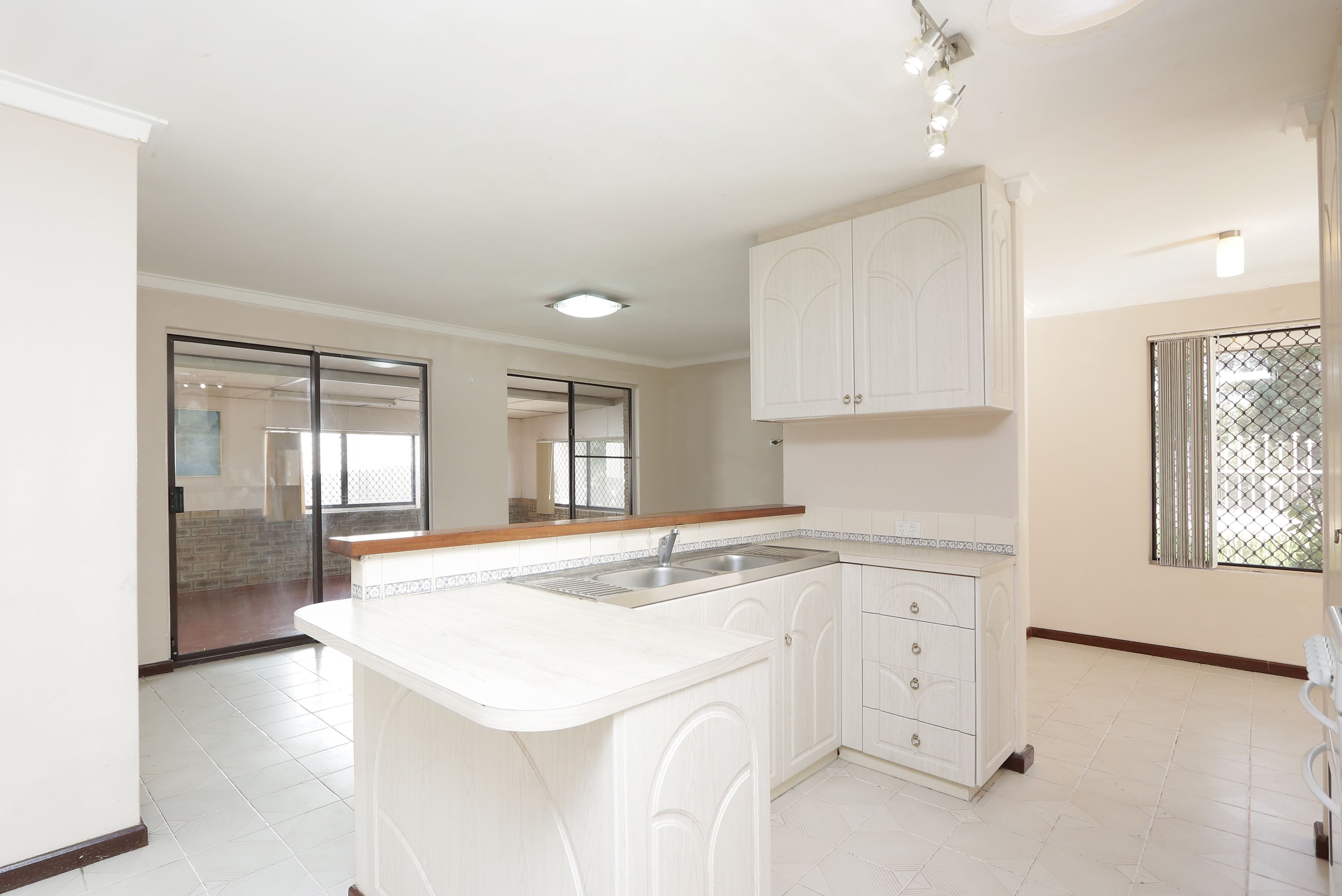 2 Parana Crescent, Beechboro WA 6063, Beechboro - Thumbnail 8
