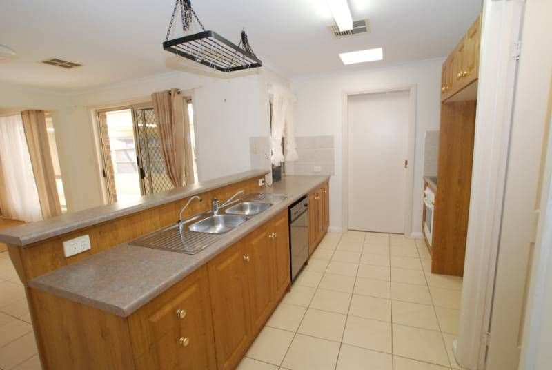 21 Harvey Crescent, ALDINGA BEACH SA 5173, Aldinga Beach - Thumbnail 8
