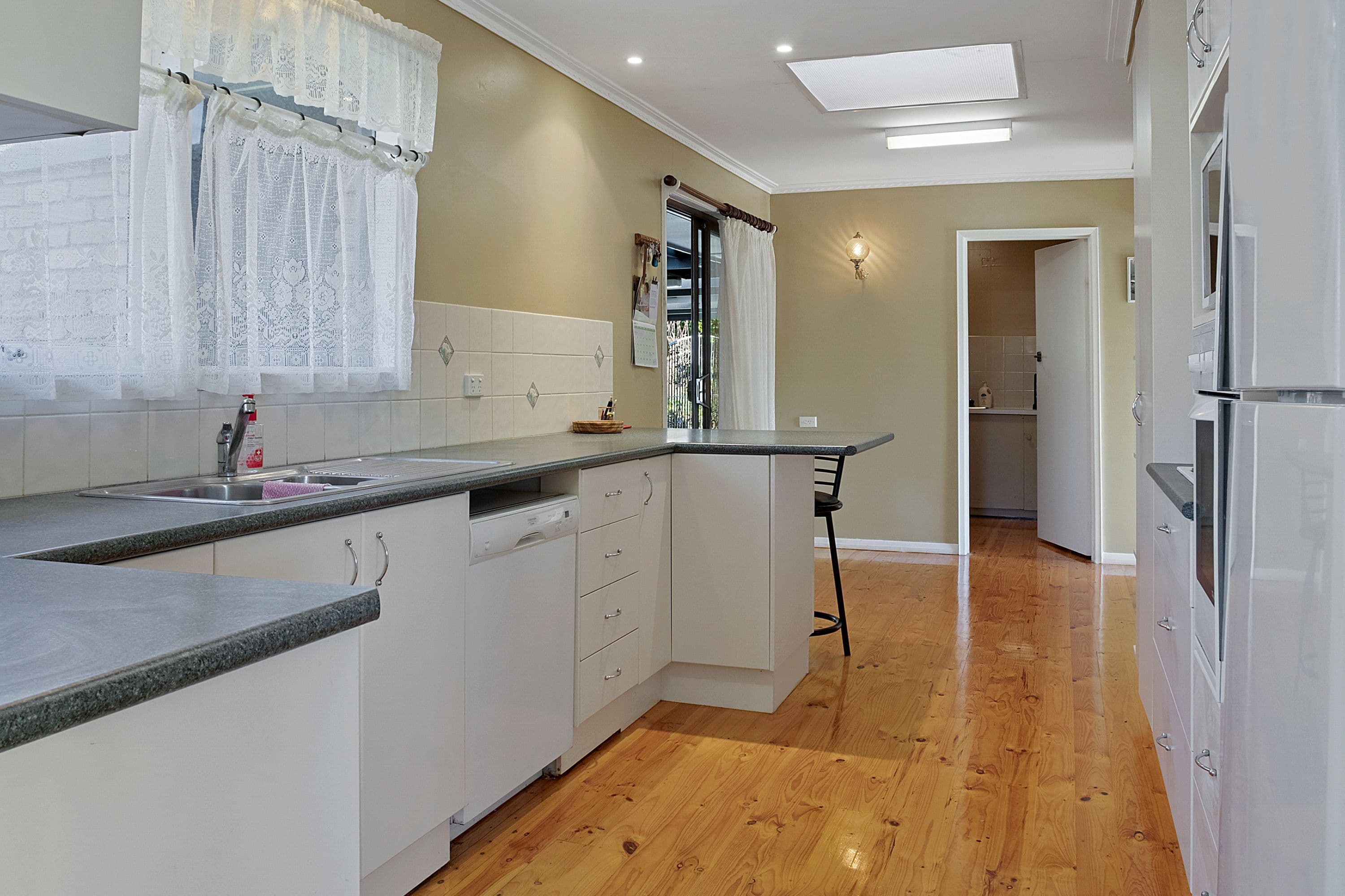 30 Baxter Street, Timboon VIC 3268, Timboon - Thumbnail 2