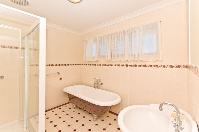 1 Meadowood Close, SAMFORD QLD 4520, Samford - Thumbnail 4