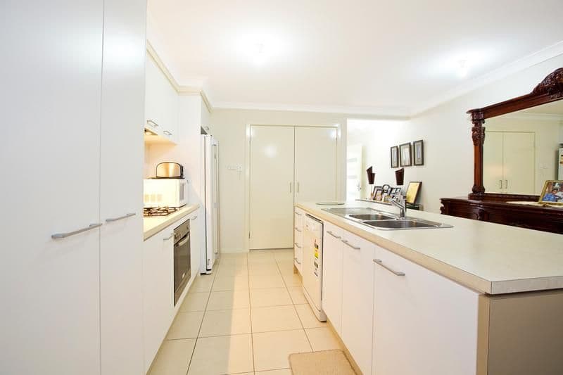 19 Conway Avenue, WEST HOXTON NSW 2171, West Hoxton - Thumbnail 3