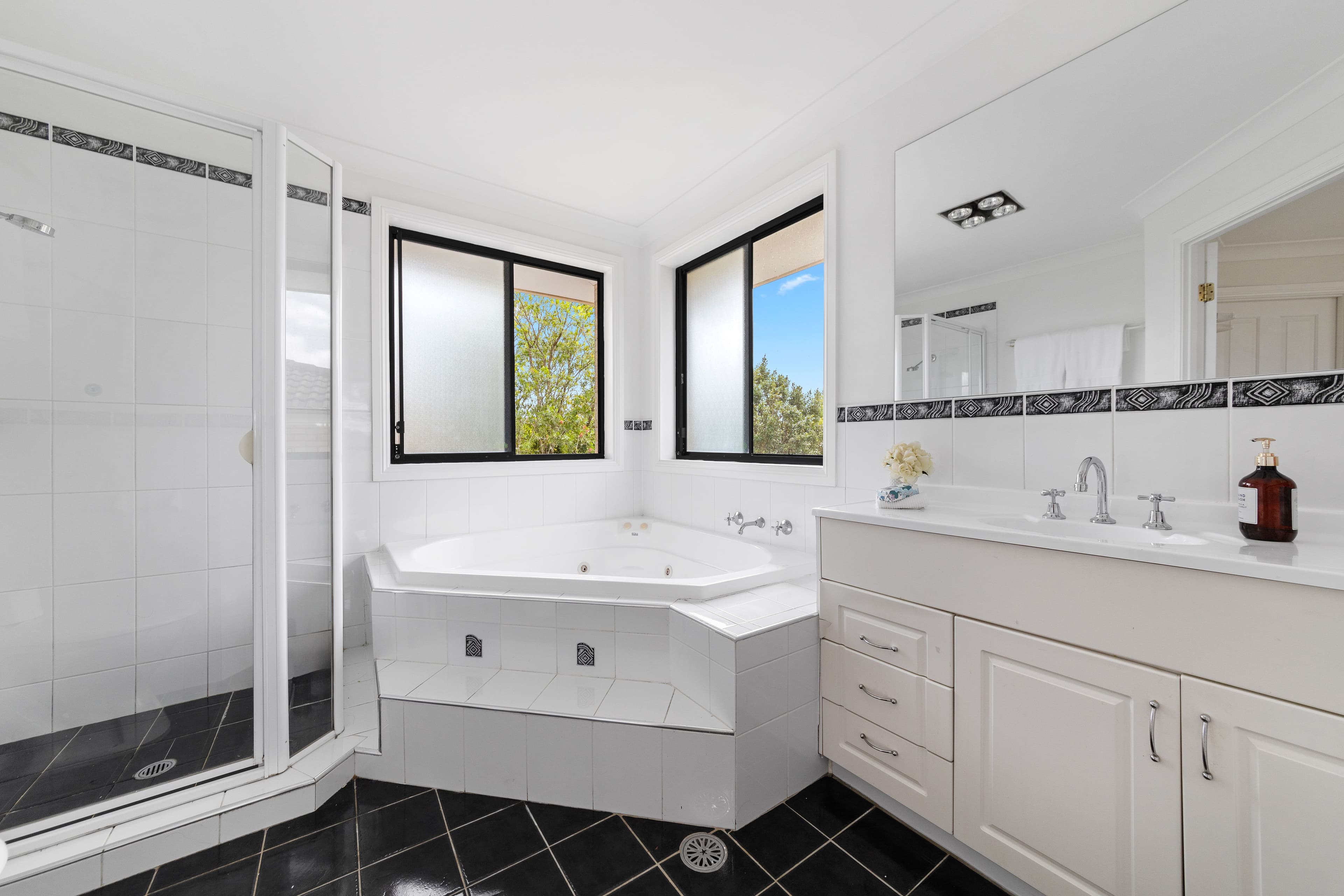 102 Crest Road, Albion Park, Hornsby Heights - Thumbnail 6