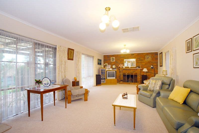 6  Thorncombe Walk, DONCASTER EAST VIC 3109, Doncaster East - Thumbnail 3