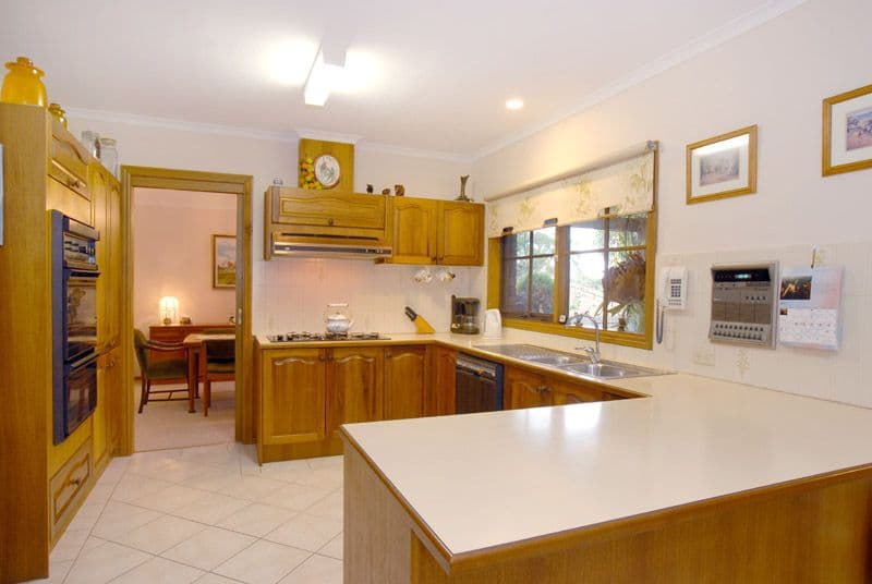 6  Thorncombe Walk, DONCASTER EAST VIC 3109, Doncaster East - Thumbnail 5
