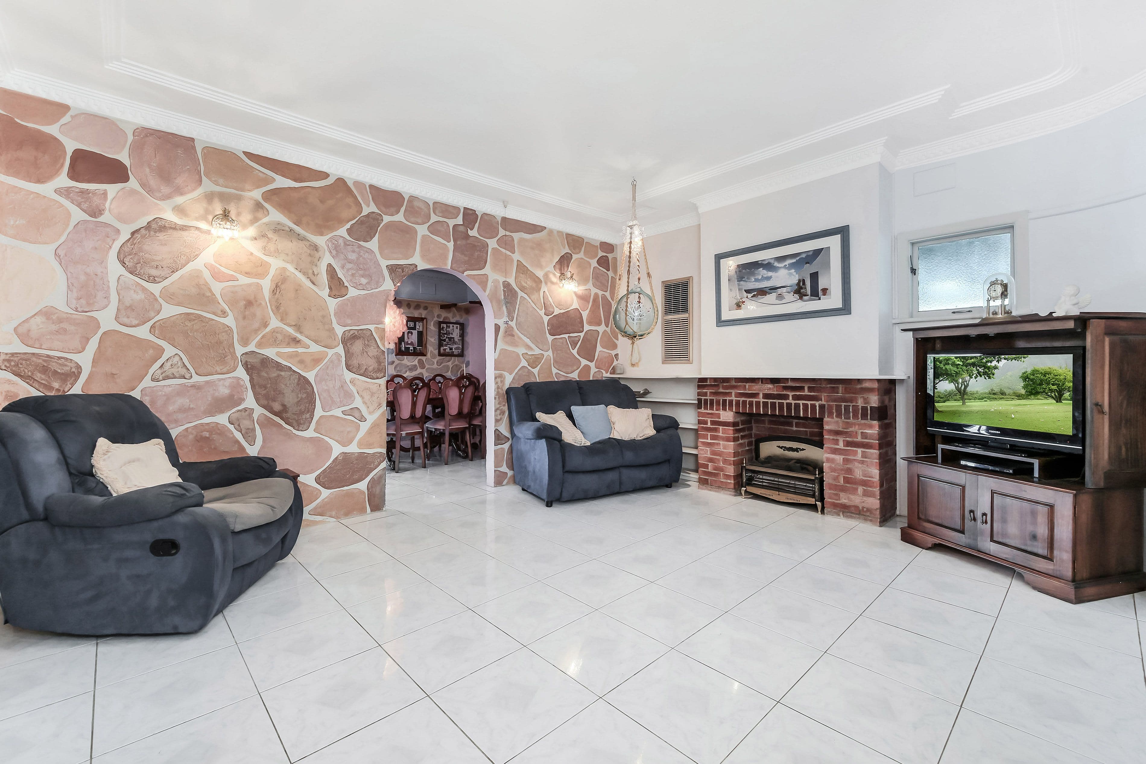 53 Auburn Road, Regents Park - Image 1