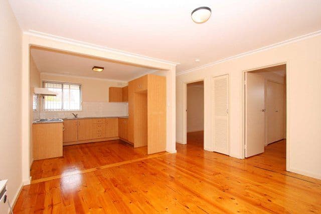 4 Birdwood Avenue, RESERVOIR VIC 3073, Reservoir - Thumbnail 2