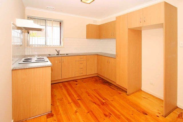 4 Birdwood Avenue, RESERVOIR VIC 3073, Reservoir - Thumbnail 4