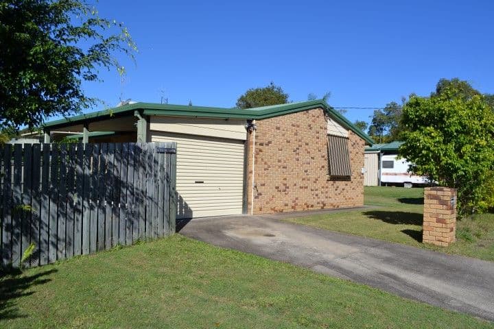 8 Lincolnfield Street, TORQUAY QLD 4655, Torquay - Thumbnail 2