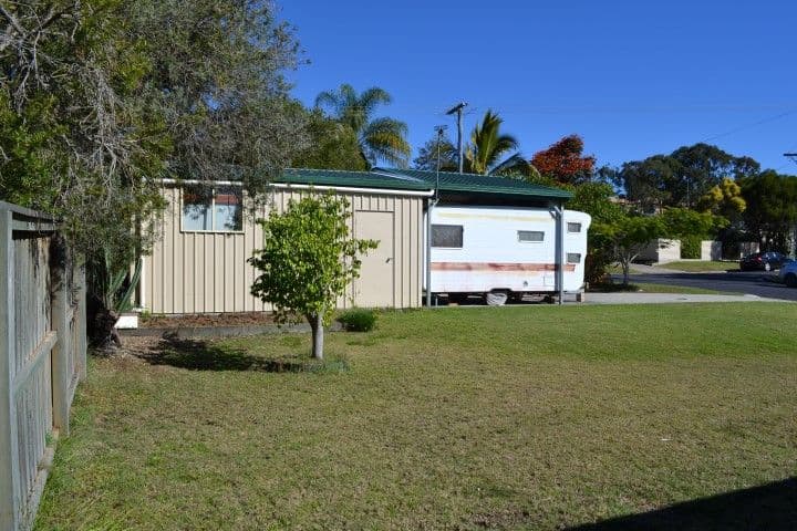 8 Lincolnfield Street, TORQUAY QLD 4655, Torquay - Thumbnail 3