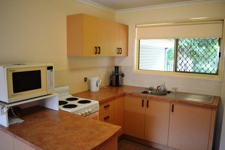8 Lincolnfield Street, TORQUAY QLD 4655, Torquay - Thumbnail 5