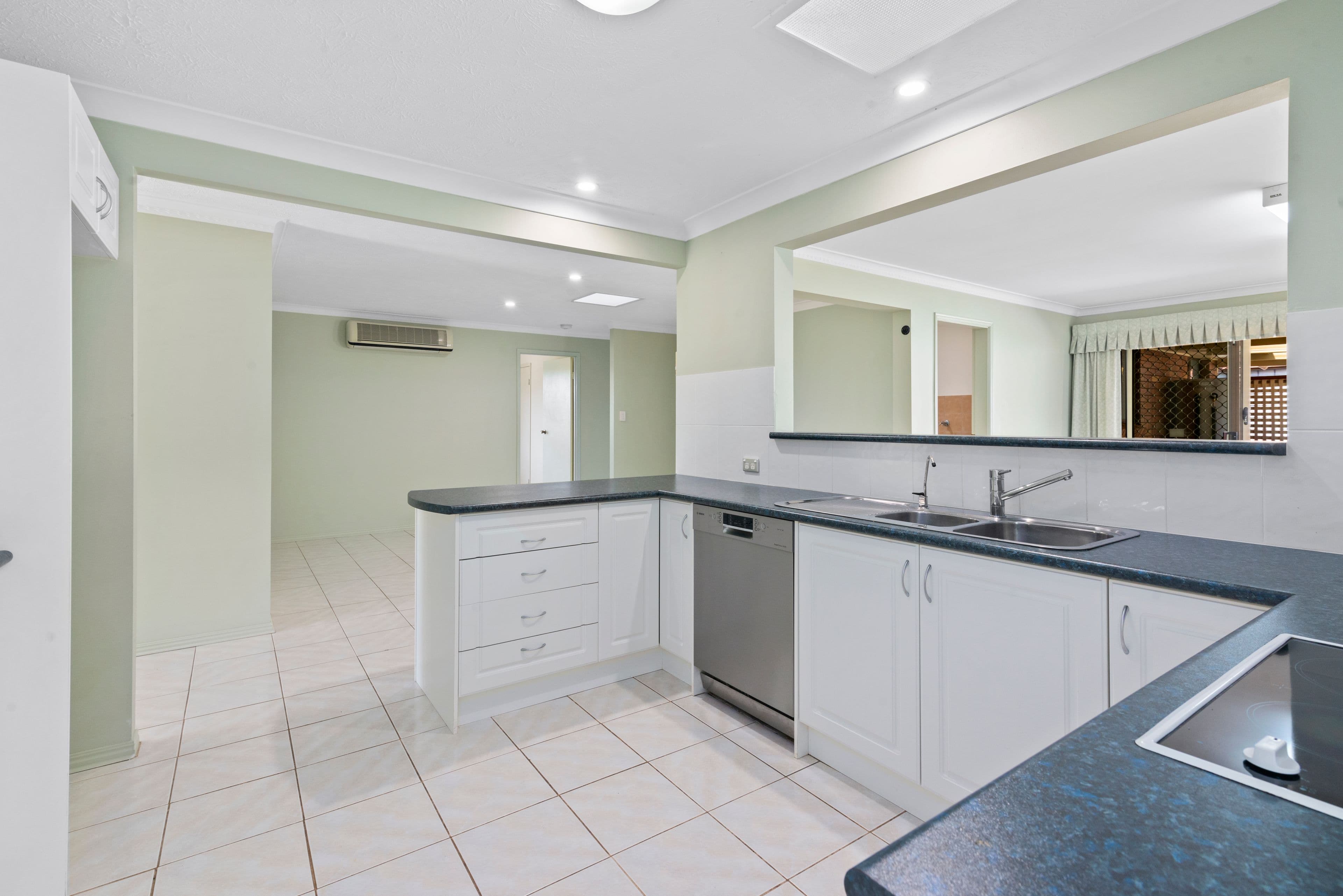 8 Foothill Street, Elanora QLD 4221, Elanora - Thumbnail 6