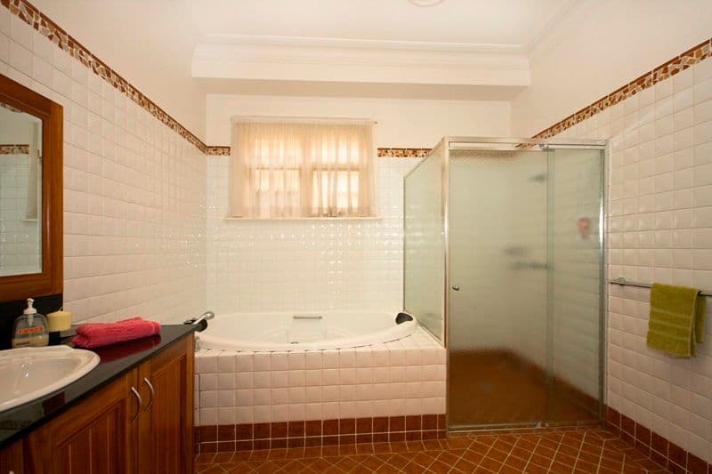 130 Bossley Road, BOSSLEY PARK NSW 2176, Bossley Park - Thumbnail 5