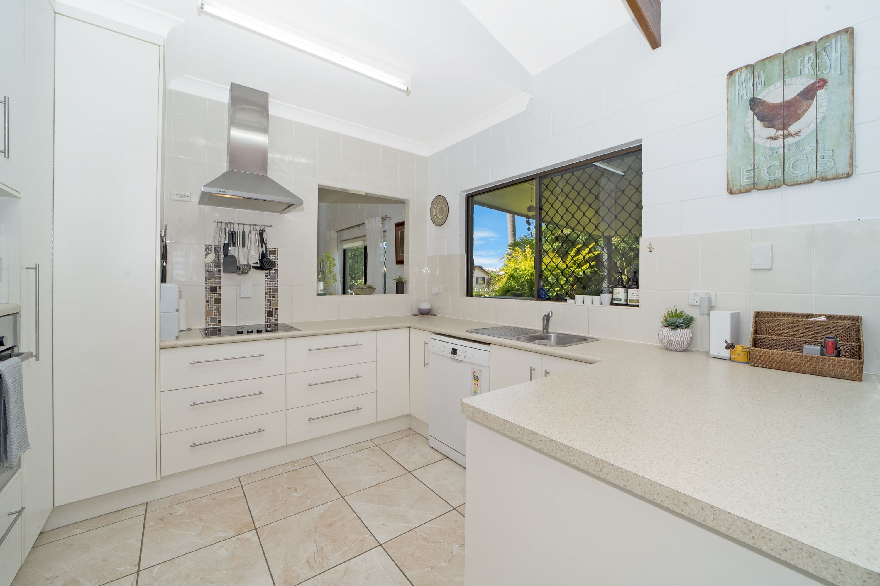 24 Whitsunday Drive, Kirwan QLD 4817, Kirwan - Thumbnail 2