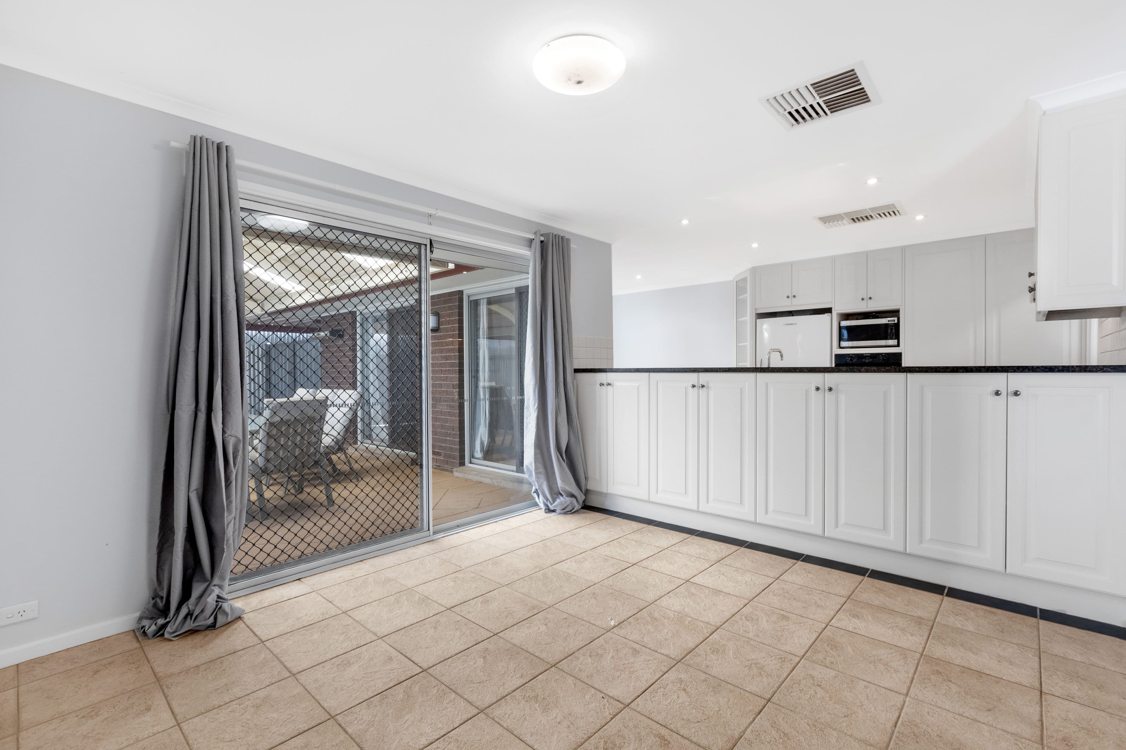 10 Swinstead Crescent, Salisbury North SA 5108, Salisbury North - Thumbnail 5