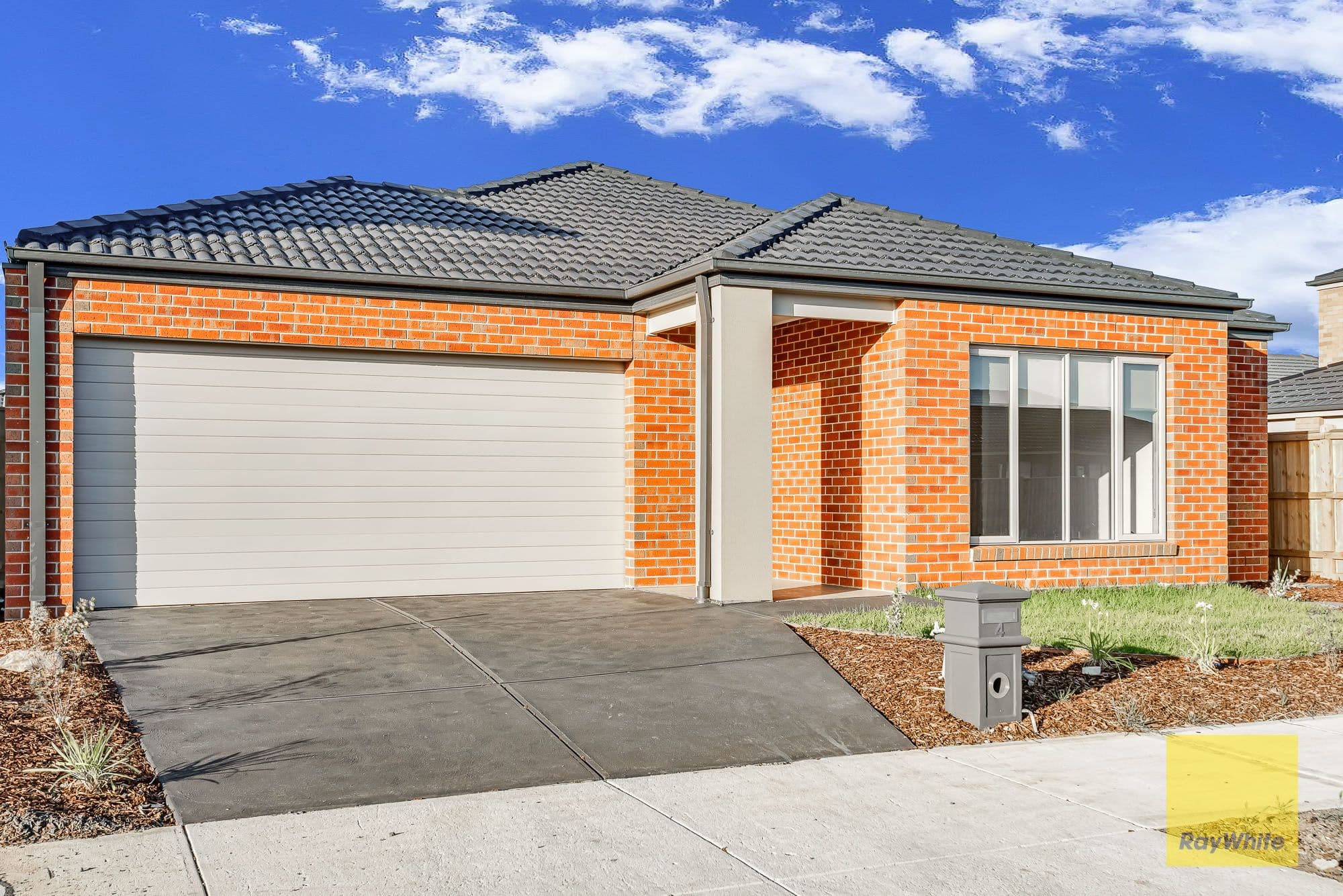 4 Hogarth Street, Tarneit VIC 3029, Tarneit - Thumbnail 2