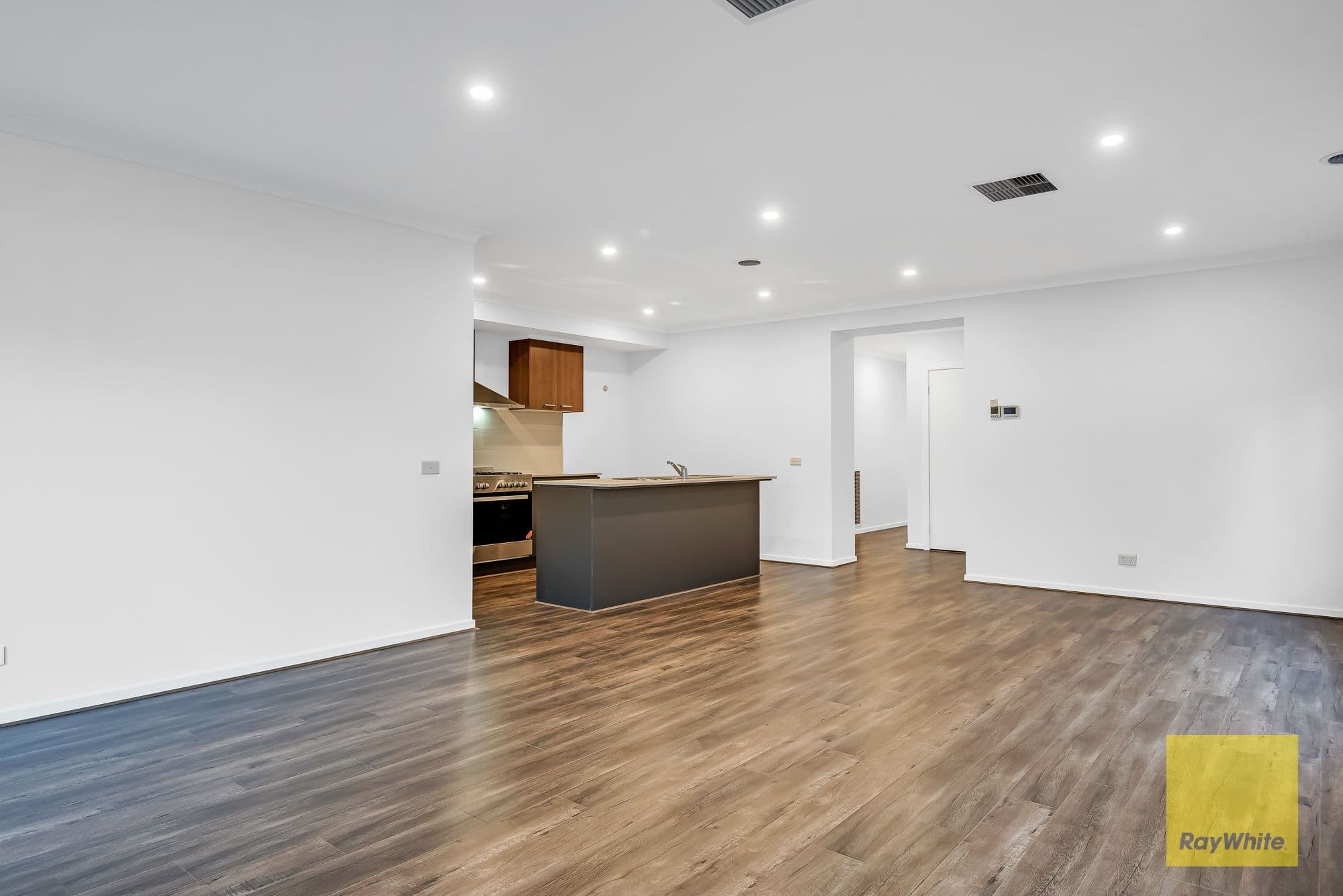 4 Hogarth Street, Tarneit VIC 3029, Tarneit - Thumbnail 8