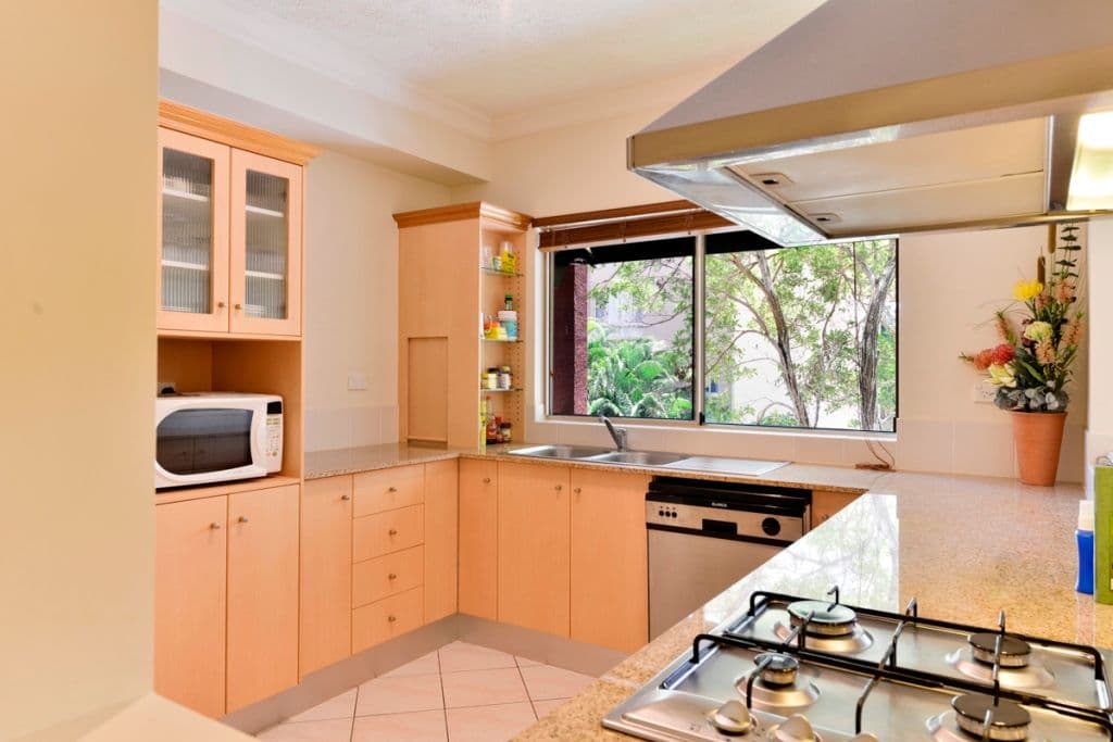 2 Greenslopes Street, Cairns North QLD 4870, Cairns North - Thumbnail 4