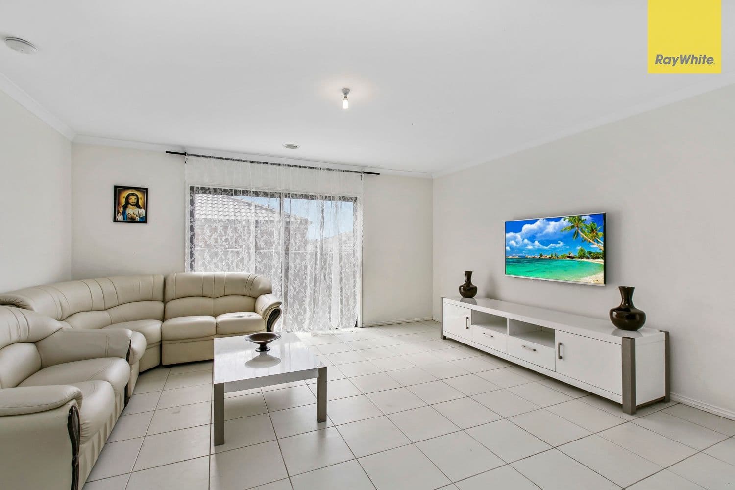 3 Nutmeg Close, Berwick VIC 3806, Berwick - Thumbnail 2