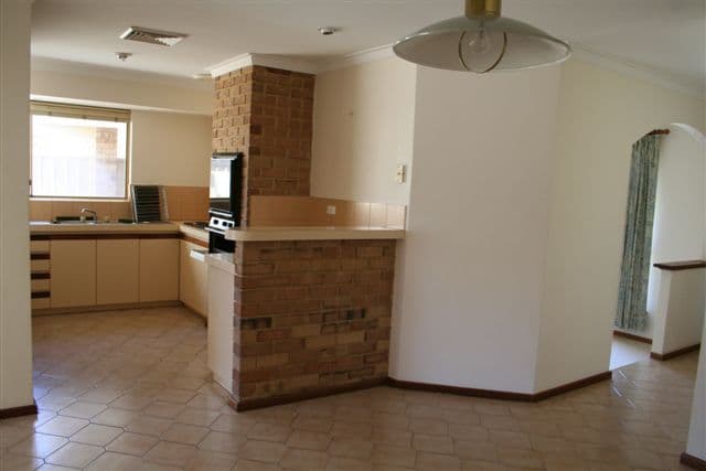 35 Ada Court, HAMILTON HILL WA 6163, Hamilton Hill - Thumbnail 2