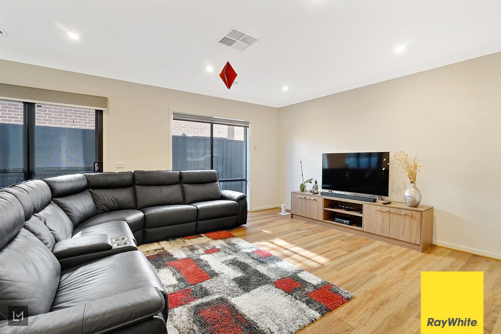 6 Emblem Street, Tarneit VIC 3029, Tarneit - Thumbnail 5